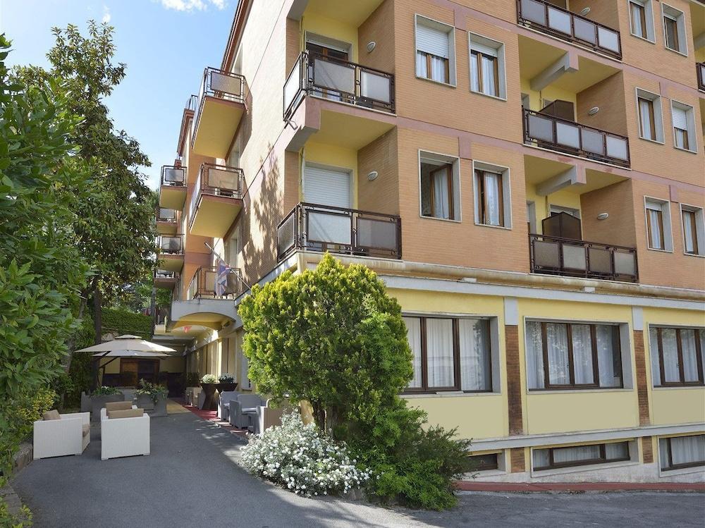 Hotel Attico Chianciano Terme Bagian luar foto