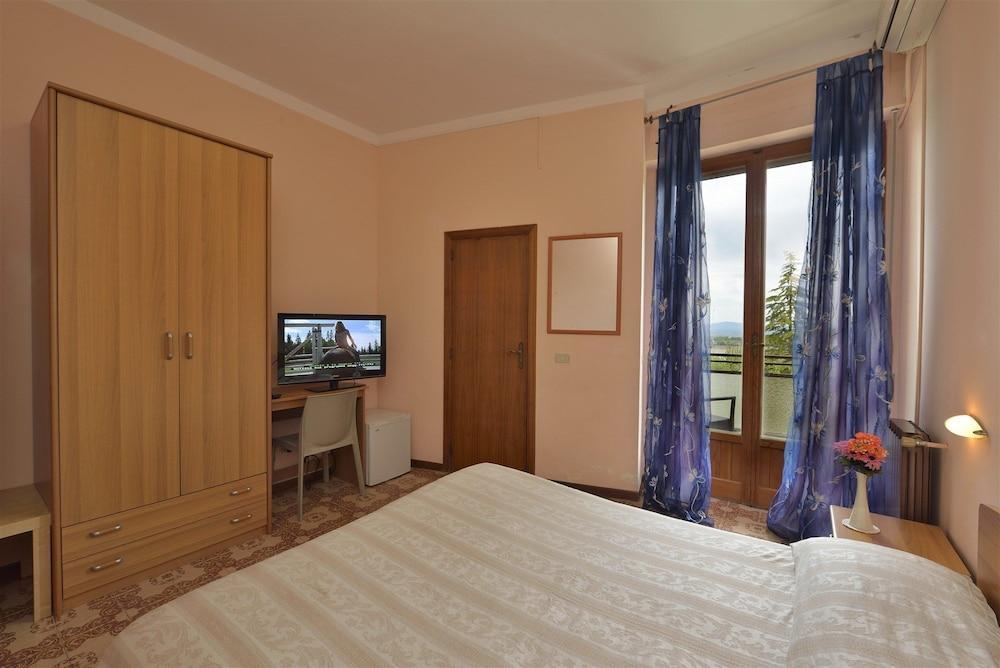 Hotel Attico Chianciano Terme Bagian luar foto
