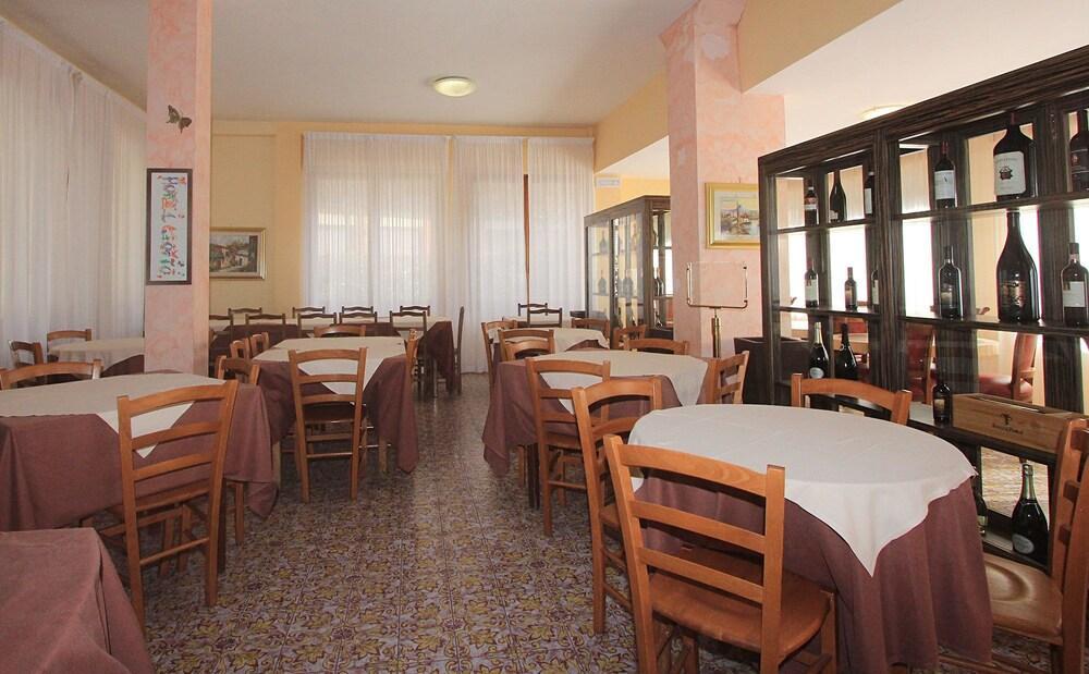 Hotel Attico Chianciano Terme Bagian luar foto