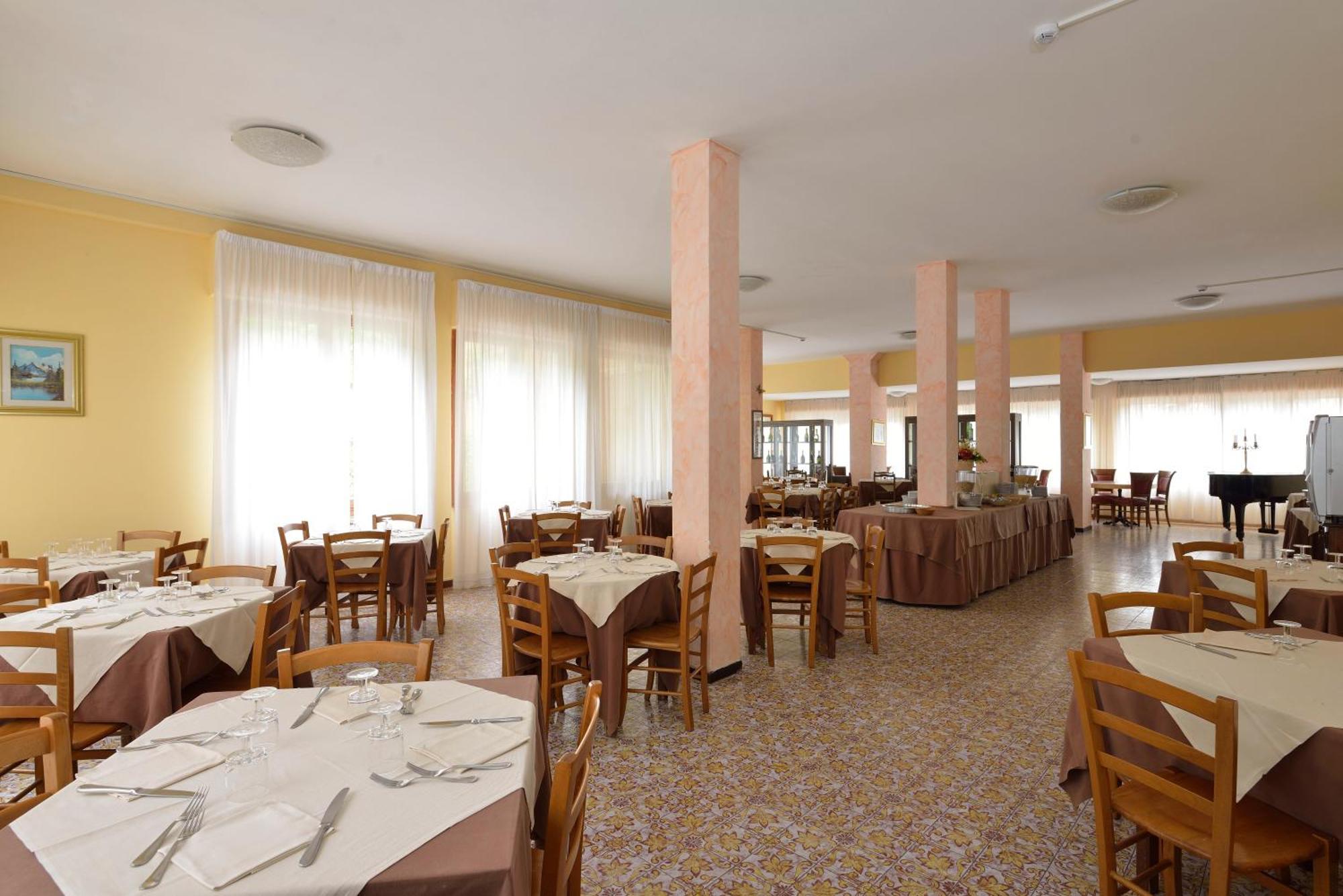 Hotel Attico Chianciano Terme Bagian luar foto