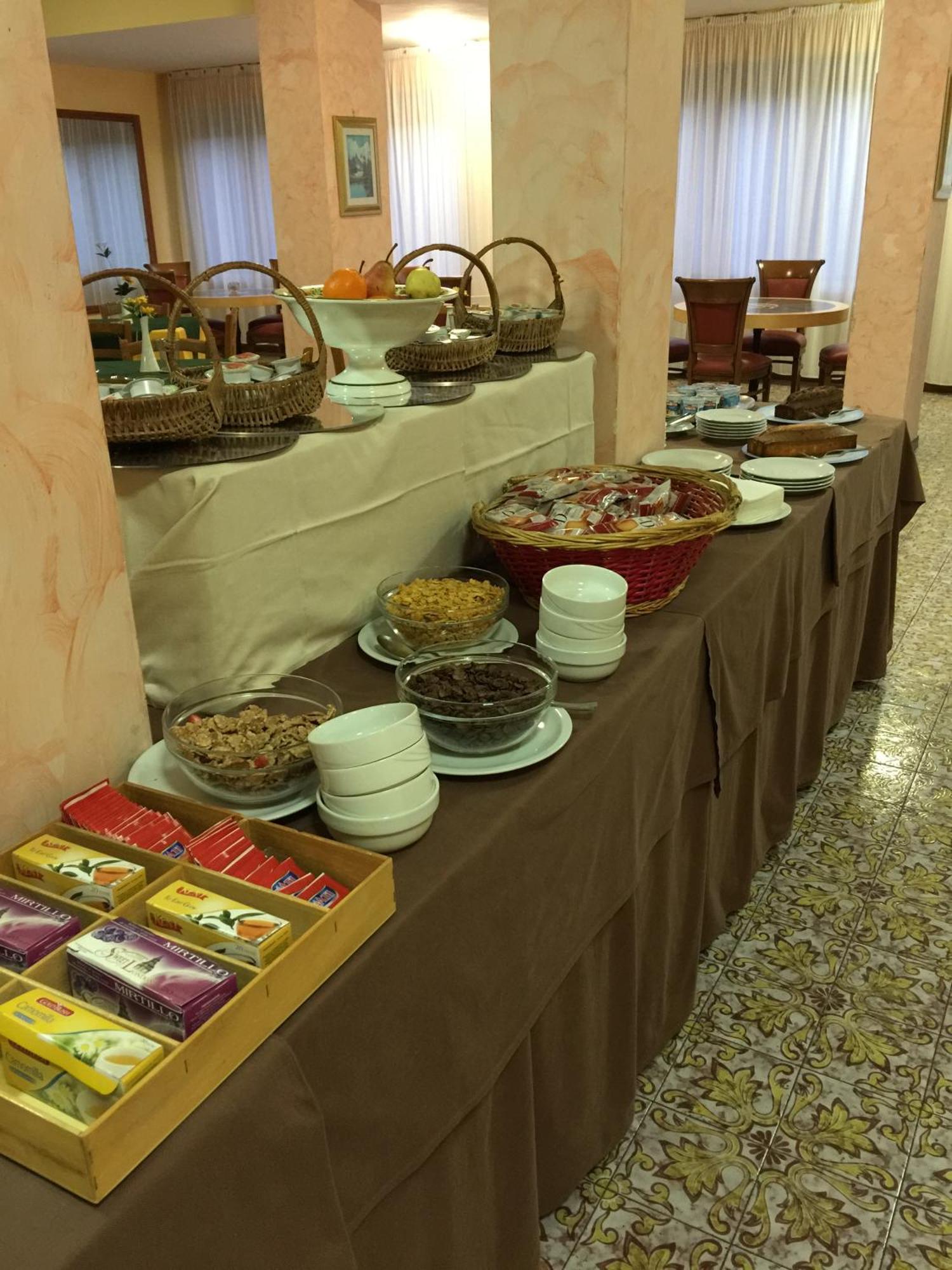 Hotel Attico Chianciano Terme Bagian luar foto