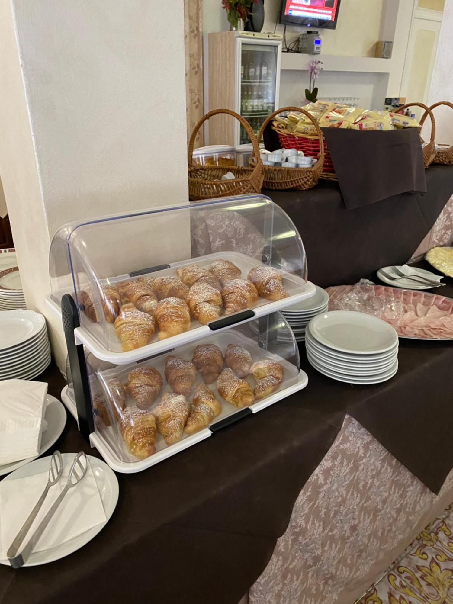 Hotel Attico Chianciano Terme Bagian luar foto